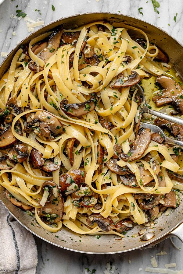 Garlic Mushroom Pasta - #recipe by #eatwell101 - https://www.eatwell101.com/mushroom-pasta-recipe