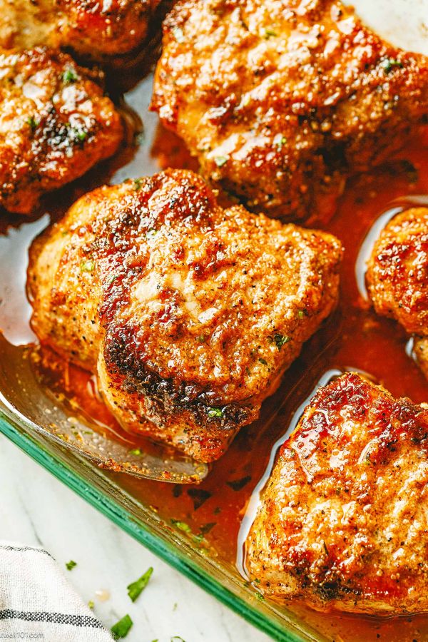 Easy Baked Pork Chops (Juicy & Tender Every Time) - #recipe by #eatwell101 - https://www.eatwell101.com/baked-pork-chops-recipe